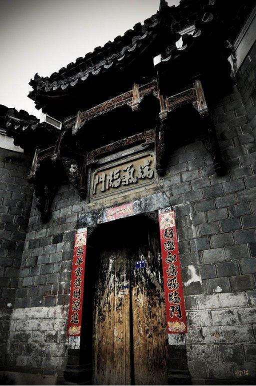 年味渐浓 观山湖区万余盏灯笼迎新春